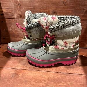 Snow boots. Girls size 13.
